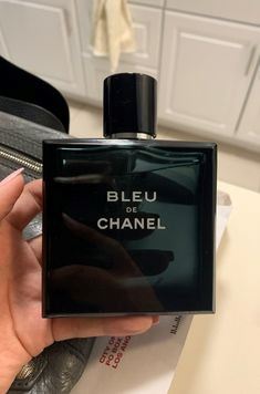 Pide 2 Y OBTÉN 4 - Kit de Perfumes Premium Masculino (100ml) (Bleu Chanel | One Million | 212 Vip Black | Sauvage Dior)